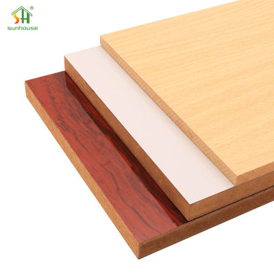 İyi bir fiyat. 4x8' Laminasyonlu MDF Tahta 9mm 12mm 15mm 18mm Islaklık Dayanıklı Mobilya için çevrimiçi