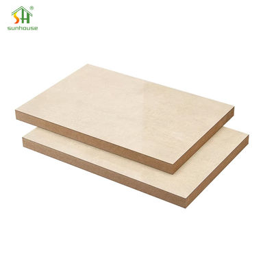 İyi bir fiyat. Çevre dostu Melamine MDF Tahta Su geçirmez 4x8ft Veneered MDF Paneller E0 E1 Sertifikalı çevrimiçi
