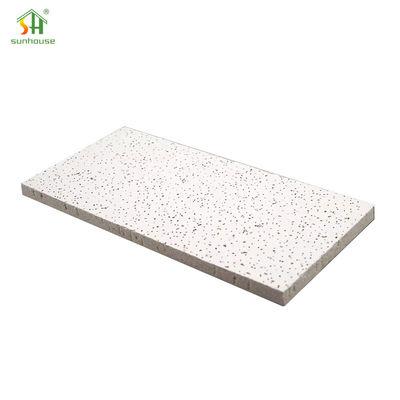 İyi bir fiyat. İç Dış Dekorasyon Kullanımı için Suya Dayanıklı Tavan Fayans Mineral Fiber Tavan Fayansları çevrimiçi